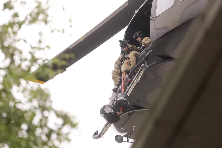 Duge cijevi, maskirani kriminalci i talačka kriza: Pogledajte nestvarne prizore iz Sarajeva