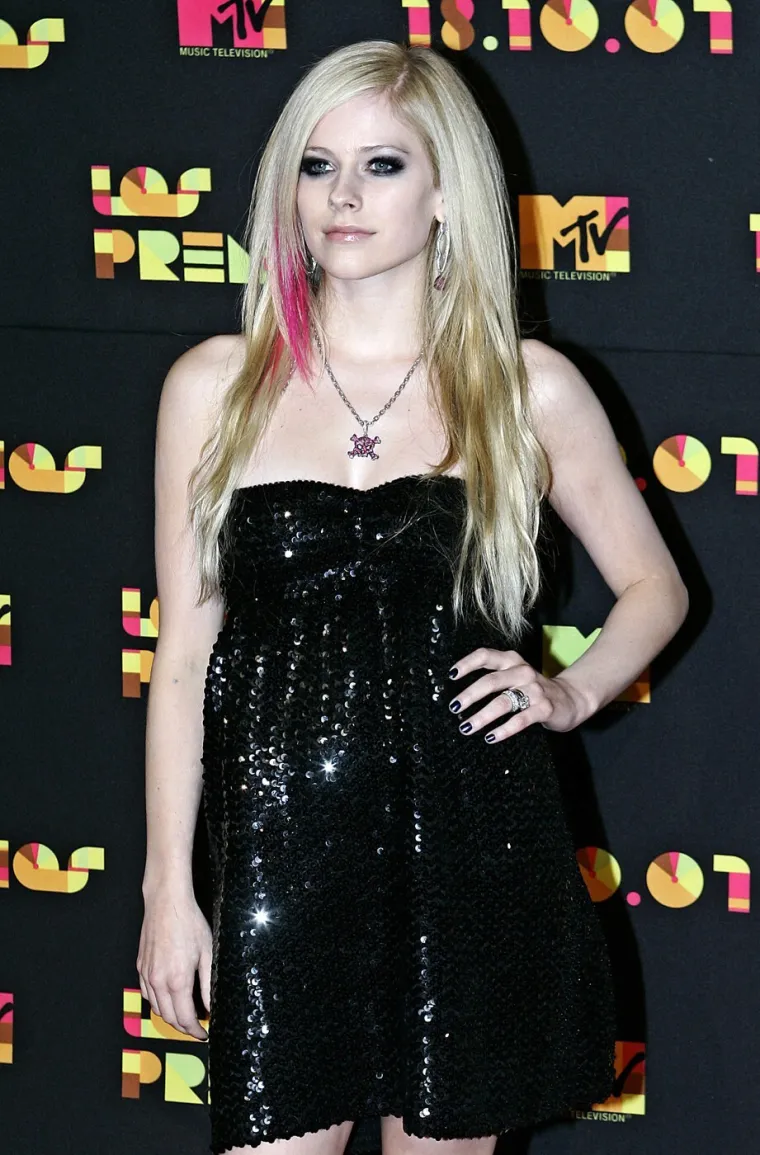 Svi su htjeli biti Avril Lavigne: Gdje je zvijezda za koju kruže teorije zavjere da je mrtva?