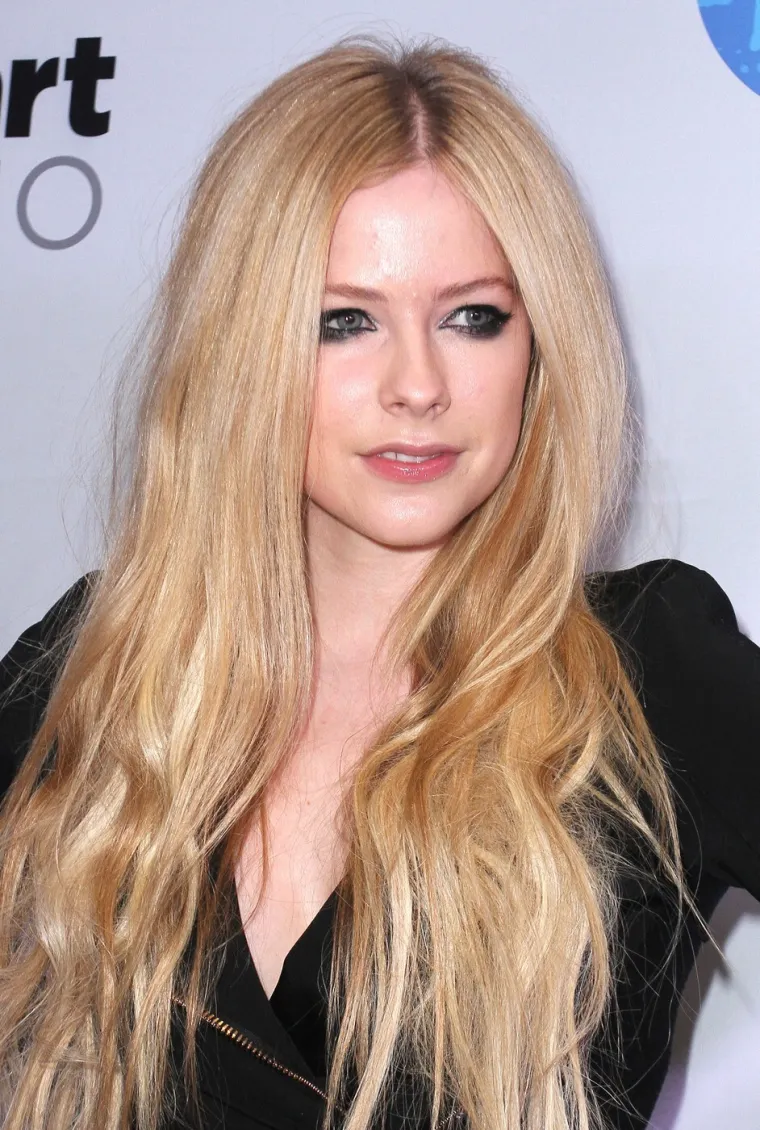 Svi su htjeli biti Avril Lavigne: Gdje je zvijezda za koju kruže teorije zavjere da je mrtva?