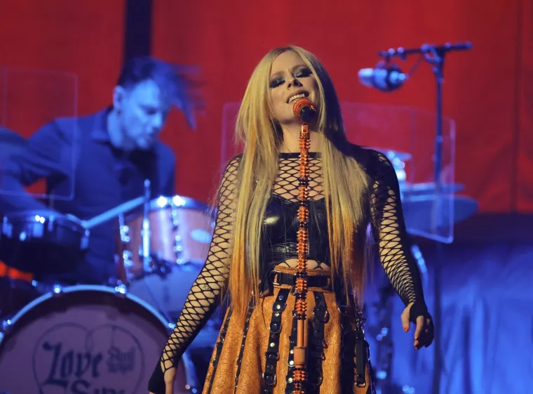 Svi su htjeli biti Avril Lavigne: Gdje je zvijezda za koju kruže teorije zavjere da je mrtva?