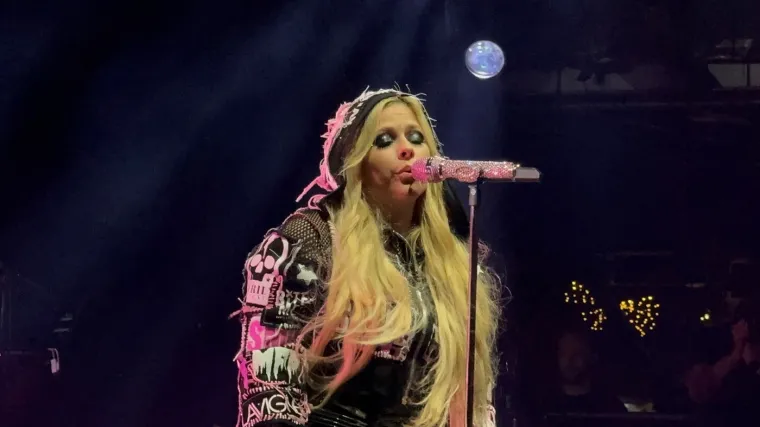 Svi su htjeli biti Avril Lavigne: Gdje je zvijezda za koju kruže teorije zavjere da je mrtva?