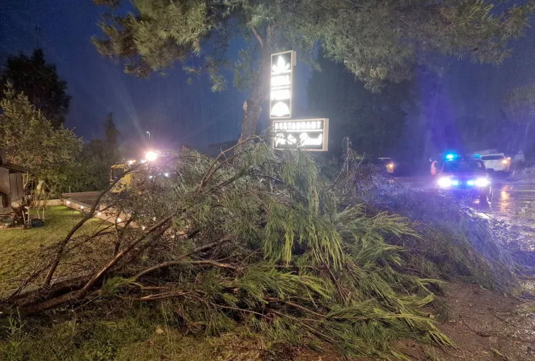 Zastra&scaron;ujuće posljedice razornog nevremena koje je poharalo Istru: Kao da je pro&scaron;ao tornado...