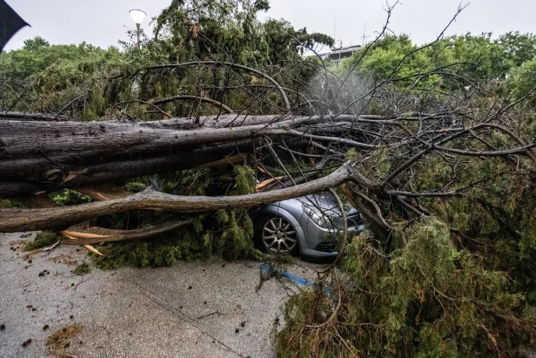 Zastra&scaron;ujuće posljedice razornog nevremena koje je poharalo Istru: Kao da je pro&scaron;ao tornado...