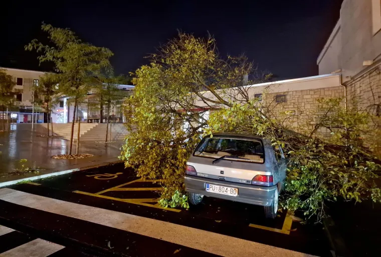 Zastra&scaron;ujuće posljedice razornog nevremena koje je poharalo Istru: Kao da je pro&scaron;ao tornado...