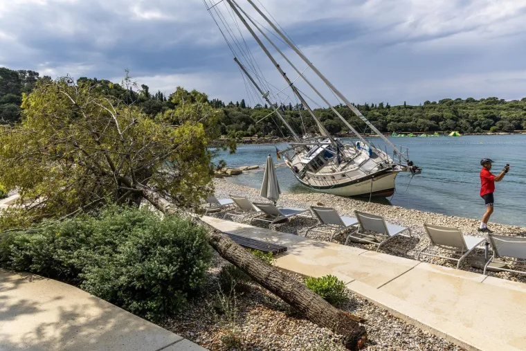 Zastra&scaron;ujuće posljedice razornog nevremena koje je poharalo Istru: Kao da je pro&scaron;ao tornado...