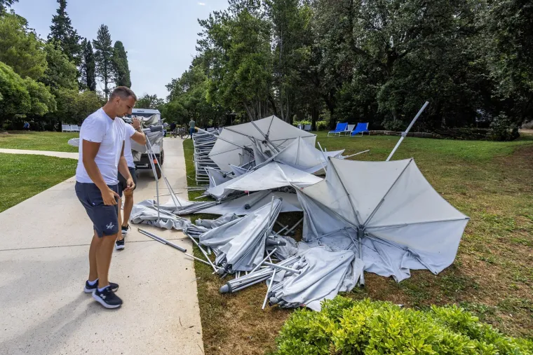 Zastra&scaron;ujuće posljedice razornog nevremena koje je poharalo Istru: Kao da je pro&scaron;ao tornado...