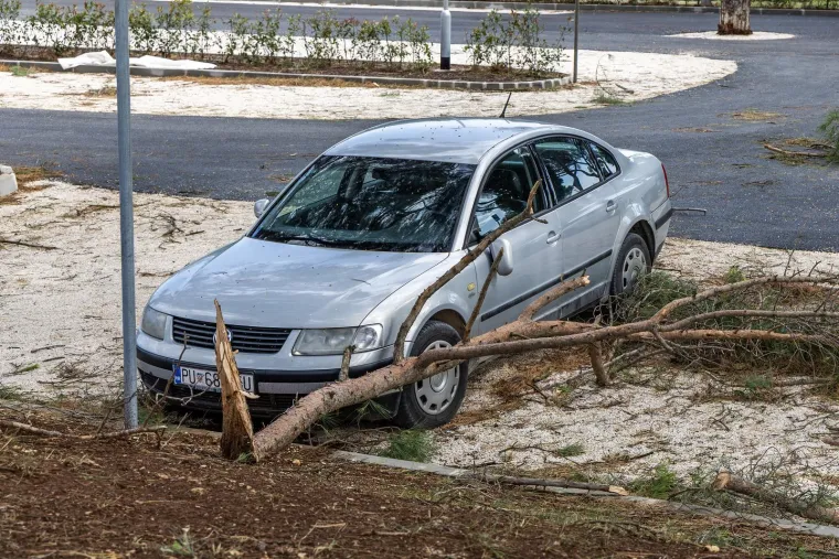 Zastra&scaron;ujuće posljedice razornog nevremena koje je poharalo Istru: Kao da je pro&scaron;ao tornado...