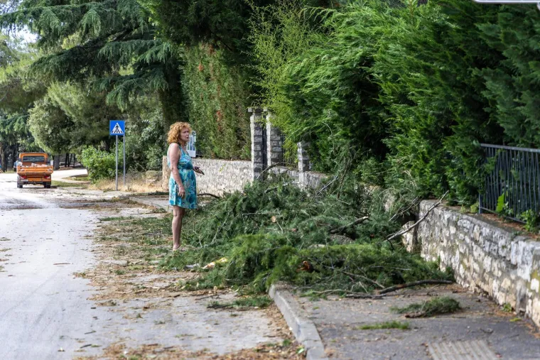 Zastra&scaron;ujuće posljedice razornog nevremena koje je poharalo Istru: Kao da je pro&scaron;ao tornado...