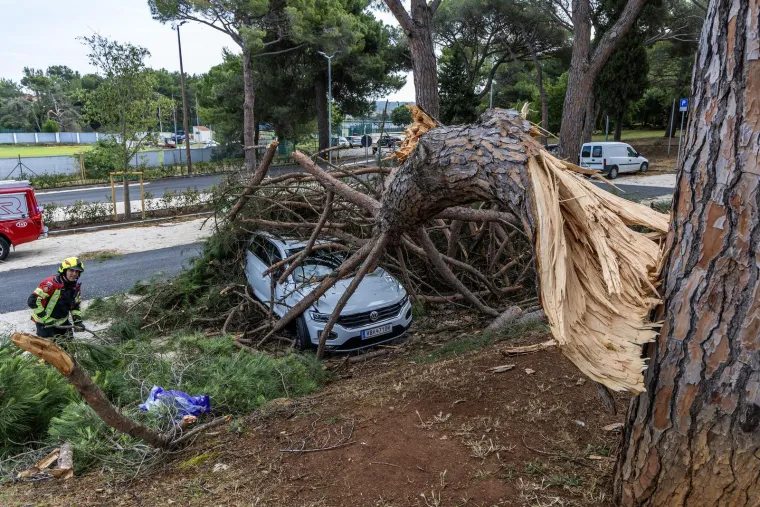 Zastrašujuće posljedice razornog nevremena koje je poharalo Istru: Kao da je prošao tornado...