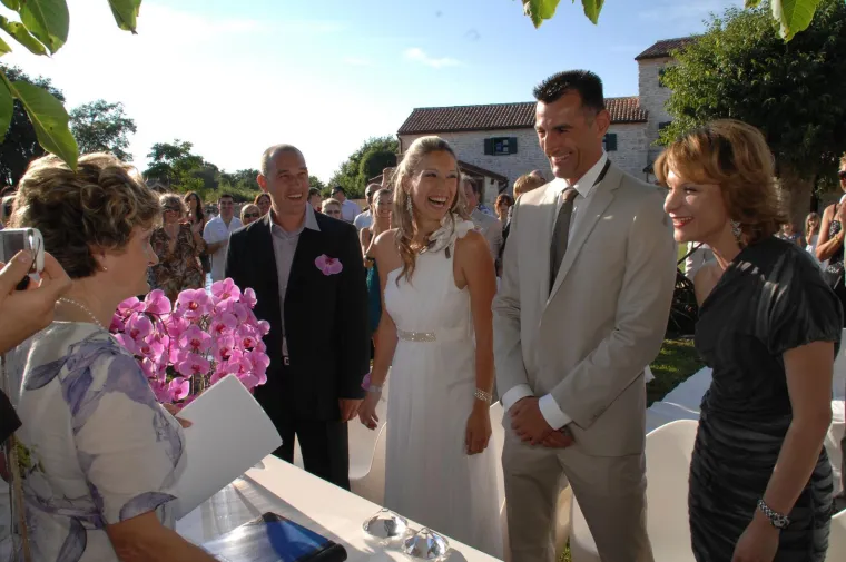 Povezivali ga s manekenkama, a on ljubio odbojka&scaron;icu: Tko je žena koja se udala za Stipu Drvi&scaron;a?