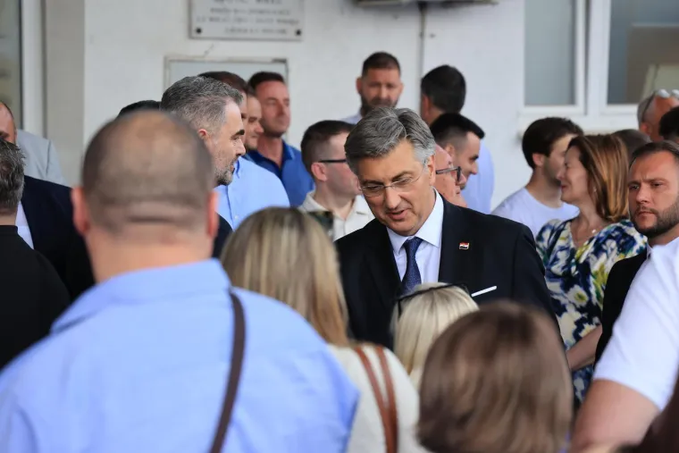Istaknuti HDZ-ovac igrao nogomet u stilu Ronaldinha: 'Izbornik' je sve gledao sa strane...