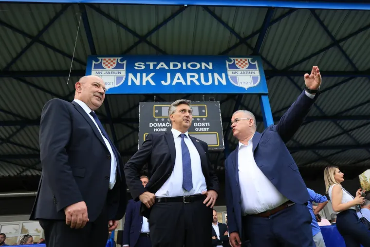 Istaknuti HDZ-ovac igrao nogomet u stilu Ronaldinha: 'Izbornik' je sve gledao sa strane...