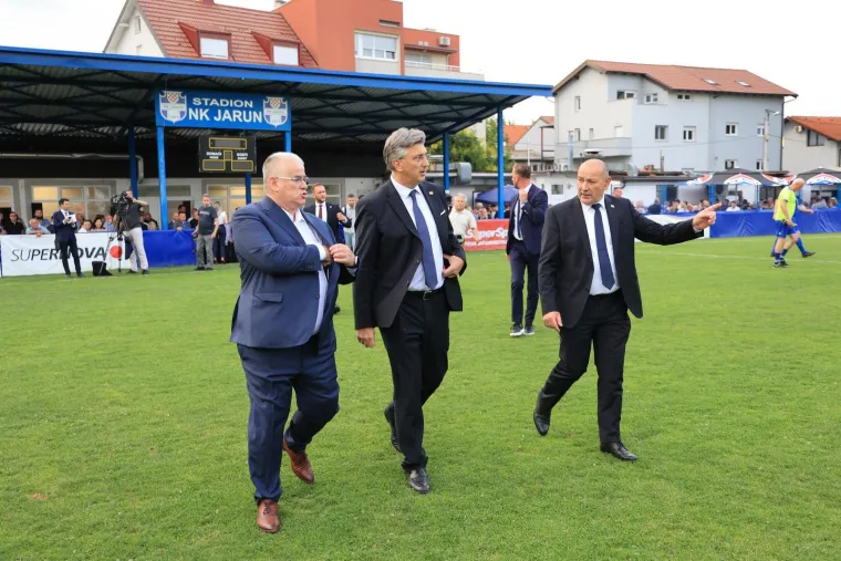 Istaknuti HDZ-ovac igrao nogomet u stilu Ronaldinha: 'Izbornik' je sve gledao sa strane...
