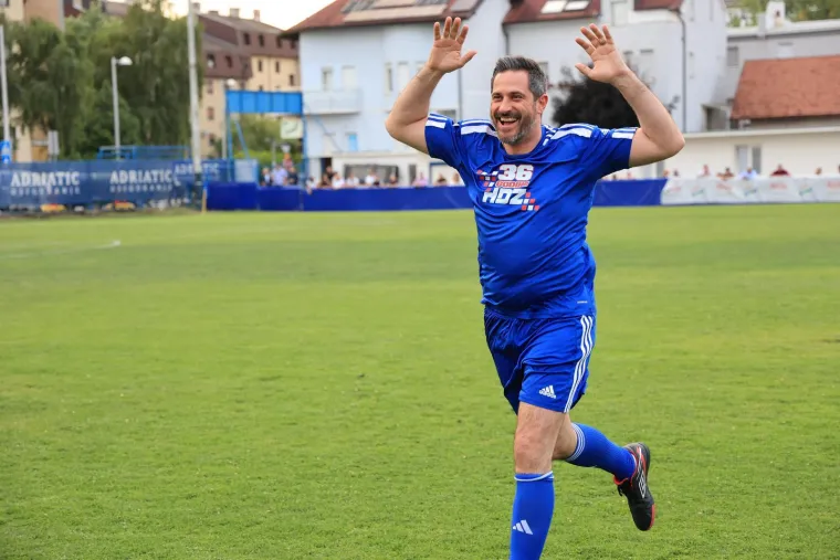 Istaknuti HDZ-ovac igrao nogomet u stilu Ronaldinha: 'Izbornik' je sve gledao sa strane...