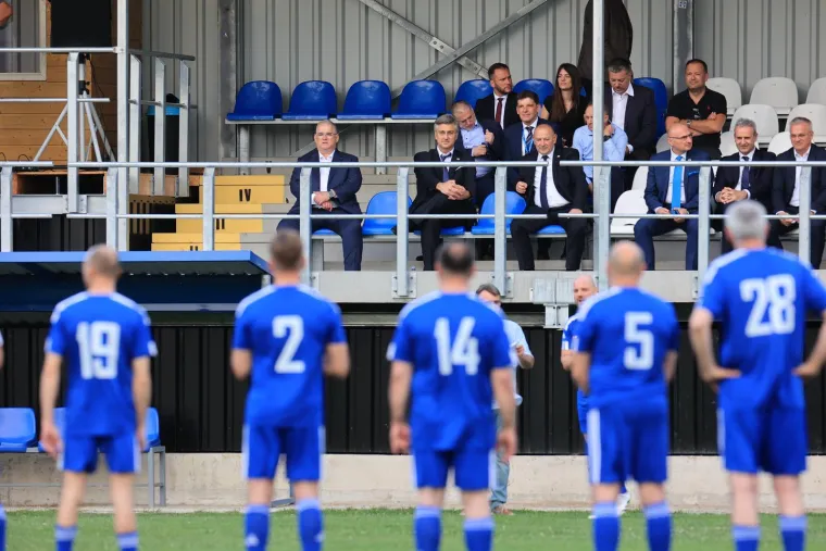 Istaknuti HDZ-ovac igrao nogomet u stilu Ronaldinha: 'Izbornik' je sve gledao sa strane...