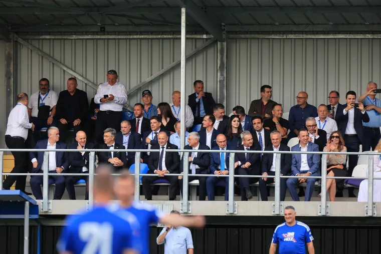 Istaknuti HDZ-ovac igrao nogomet u stilu Ronaldinha: 'Izbornik' je sve gledao sa strane...