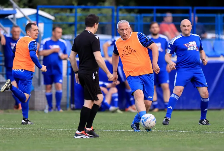 Istaknuti HDZ-ovac igrao nogomet u stilu Ronaldinha: 'Izbornik' je sve gledao sa strane...