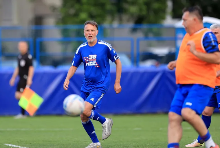 Istaknuti HDZ-ovac igrao nogomet u stilu Ronaldinha: 'Izbornik' je sve gledao sa strane...