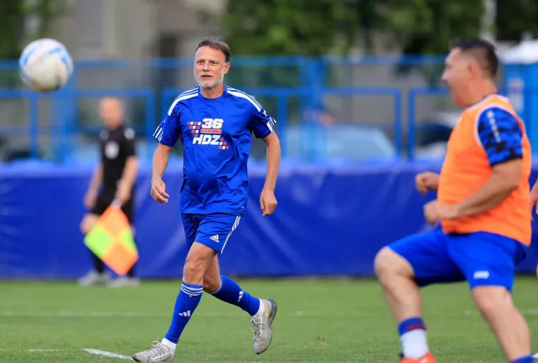 Istaknuti HDZ-ovac igrao nogomet u stilu Ronaldinha: 'Izbornik' je sve gledao sa strane...