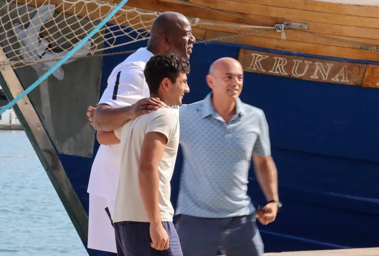 Poznata svjetska faca uhvaćena u Trogiru: Pogledajte s kim se pojavio na hrvatskoj obali