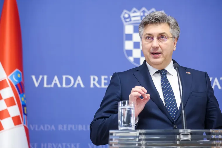 Jeste li primijetili koliko se Plenković promijenio? Evo kako je izgledao nekad, a kako sada
