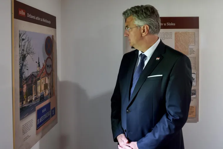 Jeste li primijetili koliko se Plenković promijenio? Evo kako je izgledao nekad, a kako sada