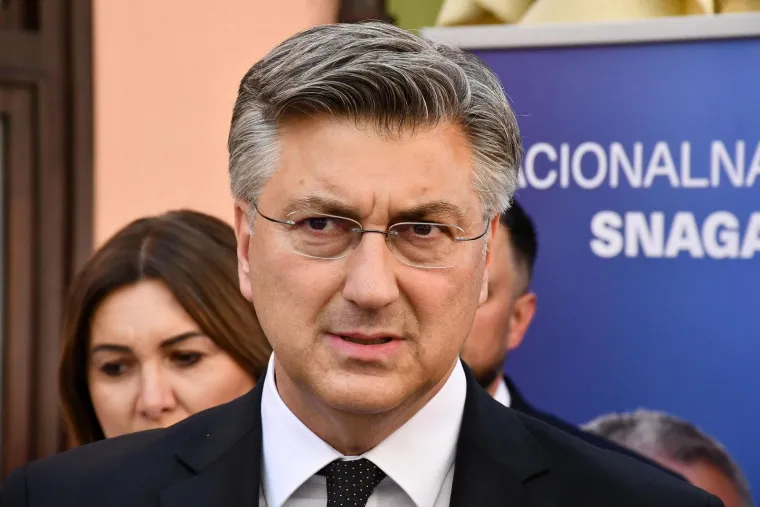Jeste li primijetili koliko se Plenković promijenio? Evo kako je izgledao nekad, a kako sada