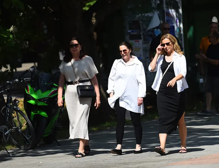 Dvije prijateljice ukrale svu pažnju u centru Karlovca: Ljepotice u šetnji digle temperaturu