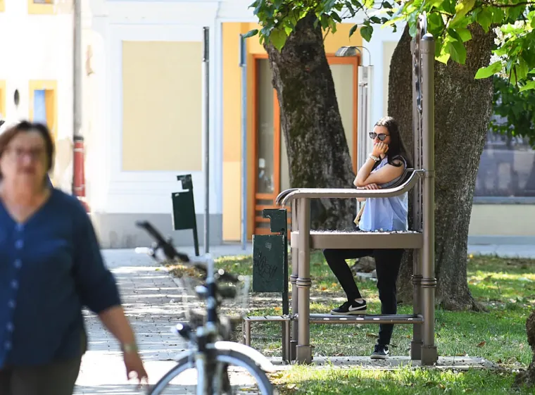 Dvije prijateljice ukrale svu pažnju u centru Karlovca: Ljepotice u šetnji digle temperaturu
