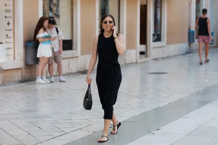 Glavna atrakcija: Dama u čizmama prošetala Zadrom i privukla oduševljene poglede prolaznika