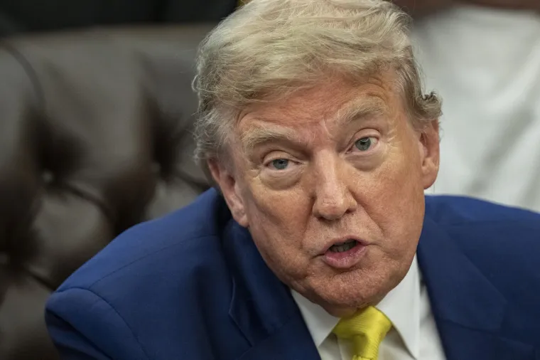 Srbin iza Trumpa postao viralna senzacija: Njegov izraz lica sve otkriva