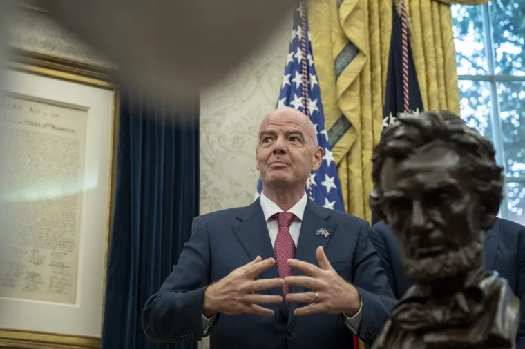 Srbin iza Trumpa postao viralna senzacija: Njegov izraz lica sve otkriva