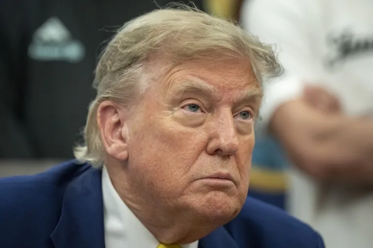 Srbin iza Trumpa postao viralna senzacija: Njegov izraz lica sve otkriva