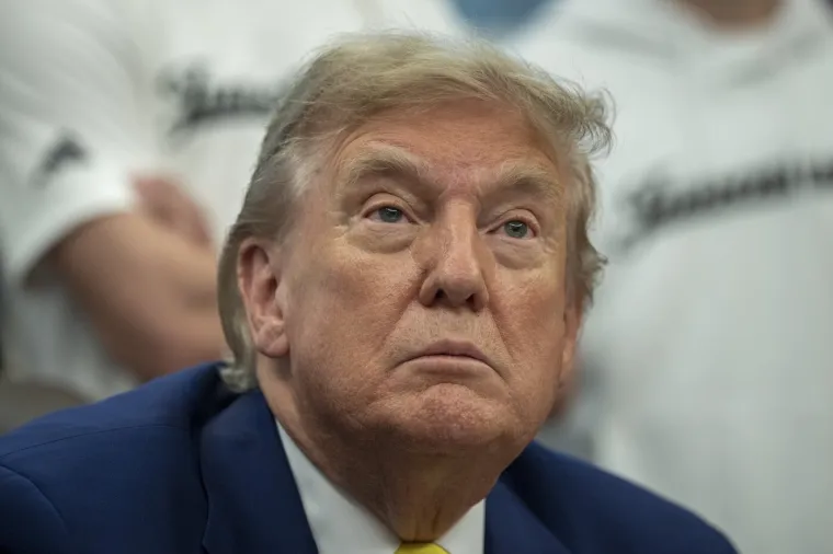 Srbin iza Trumpa postao viralna senzacija: Njegov izraz lica sve otkriva