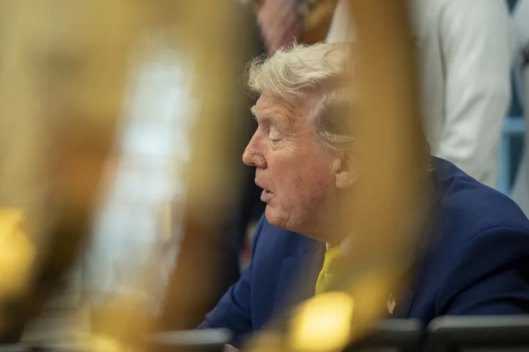 Srbin iza Trumpa postao viralna senzacija: Njegov izraz lica sve otkriva