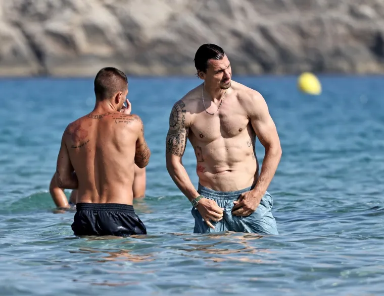 Ibrahimović pokazao isklesano tijelo u 44. godini, a poglede privlačila i supruga bivšeg suigrača