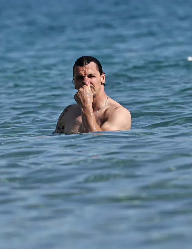 Ibrahimović pokazao isklesano tijelo u 44. godini, a poglede privlačila i supruga biv&scaron;eg suigrača