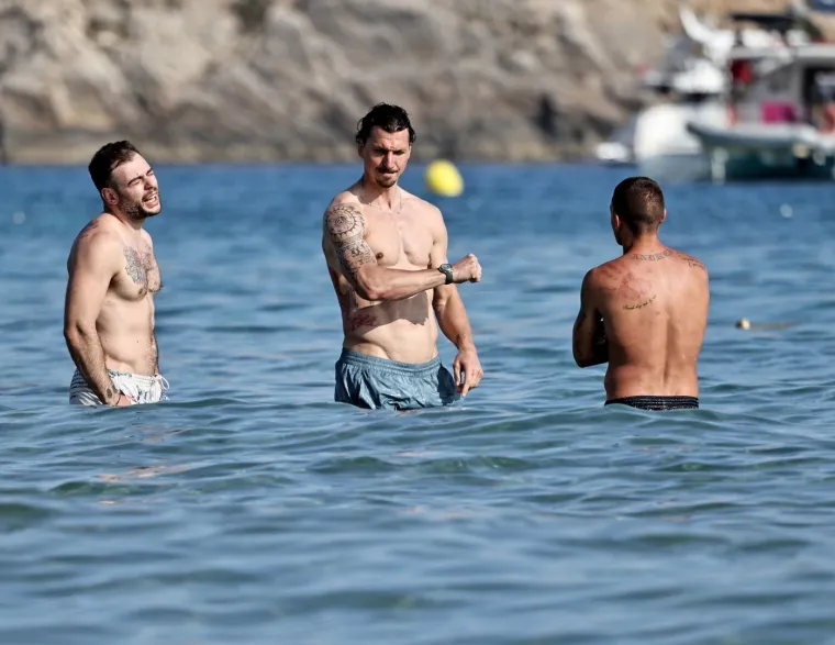 Ibrahimović pokazao isklesano tijelo u 44. godini, a poglede privlačila i supruga biv&scaron;eg suigrača