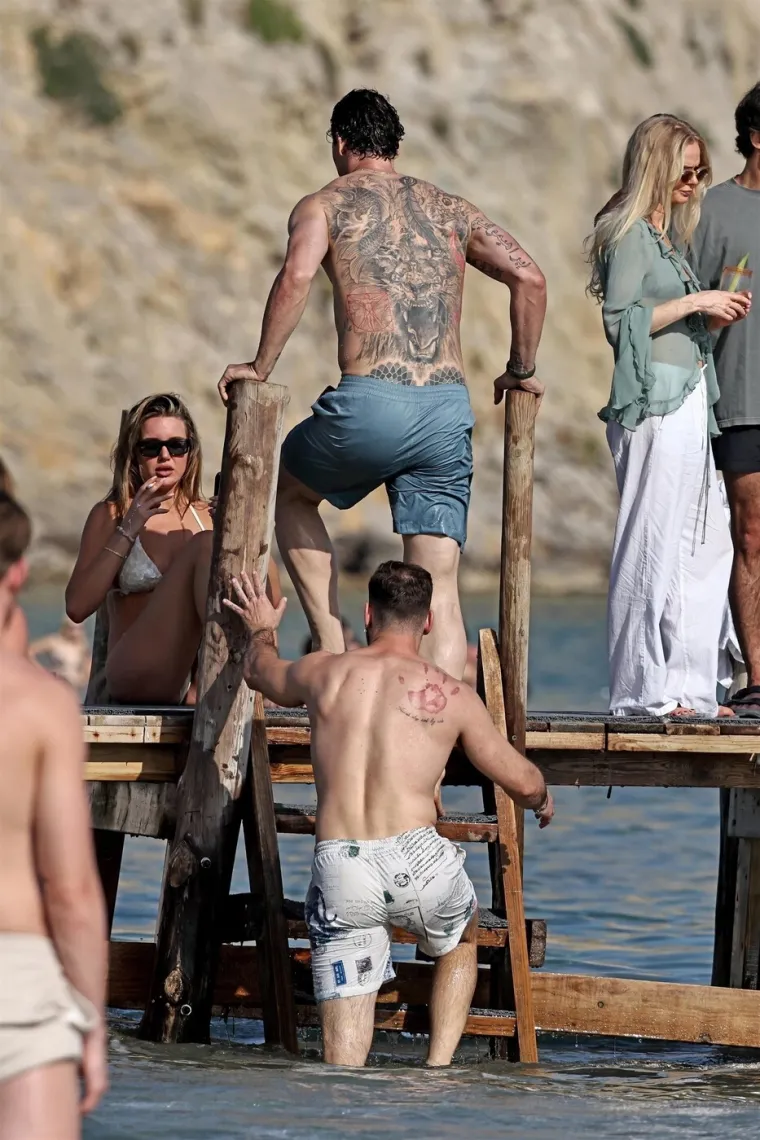 Ibrahimović pokazao isklesano tijelo u 44. godini, a poglede privlačila i supruga biv&scaron;eg suigrača