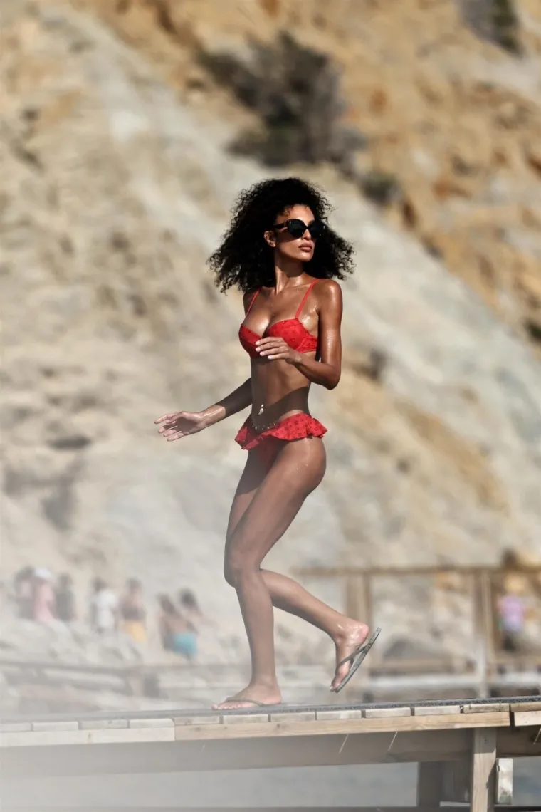 Ibrahimović pokazao isklesano tijelo u 44. godini, a poglede privlačila i supruga biv&scaron;eg suigrača