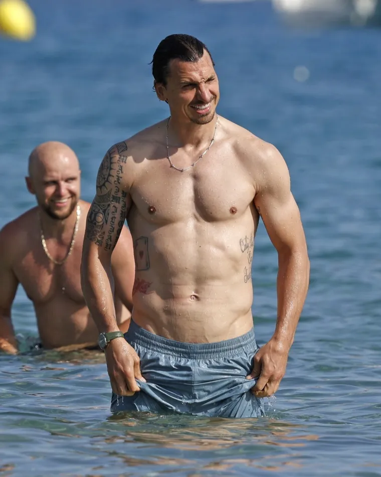 Ibrahimović pokazao isklesano tijelo u 44. godini, a poglede privlačila i supruga biv&scaron;eg suigrača