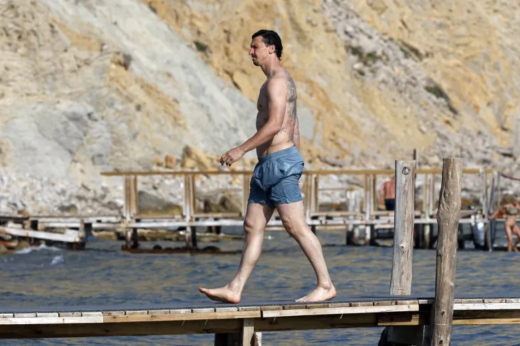 Ibrahimović pokazao isklesano tijelo u 44. godini, a poglede privlačila i supruga biv&scaron;eg suigrača