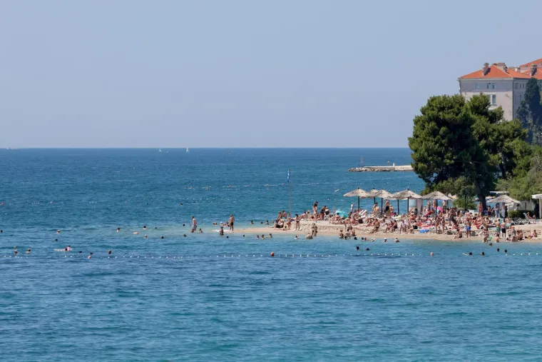 Neki rade, drugi odmaraju, ali svi gore na suncu: Pogledajte kako se Hrvatska topi na početku ljeta