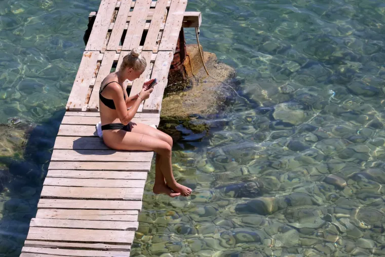 Neki rade, drugi odmaraju, ali svi gore na suncu: Pogledajte kako se Hrvatska topi na početku ljeta