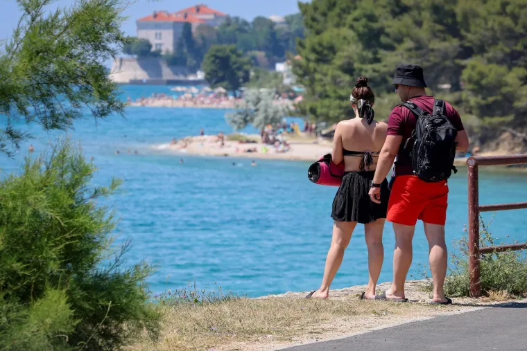 Neki rade, drugi odmaraju, ali svi gore na suncu: Pogledajte kako se Hrvatska topi na početku ljeta