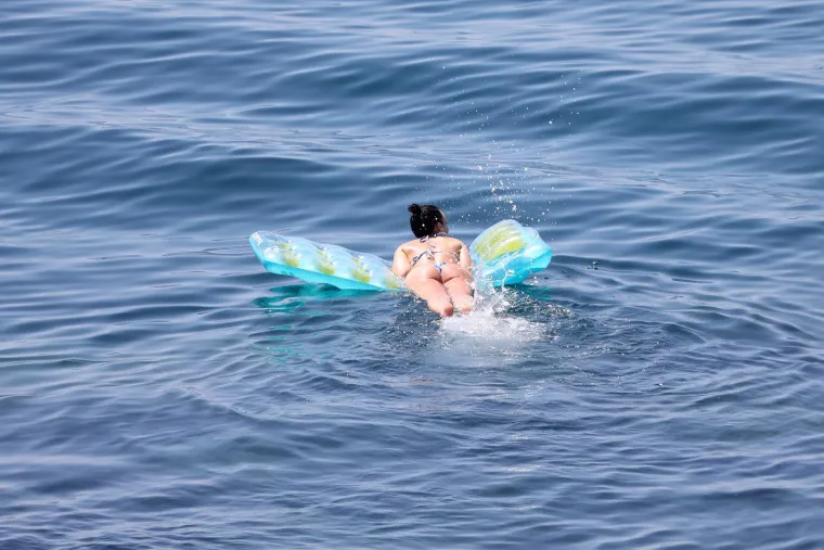 Neki rade, drugi odmaraju, ali svi gore na suncu: Pogledajte kako se Hrvatska topi na početku ljeta