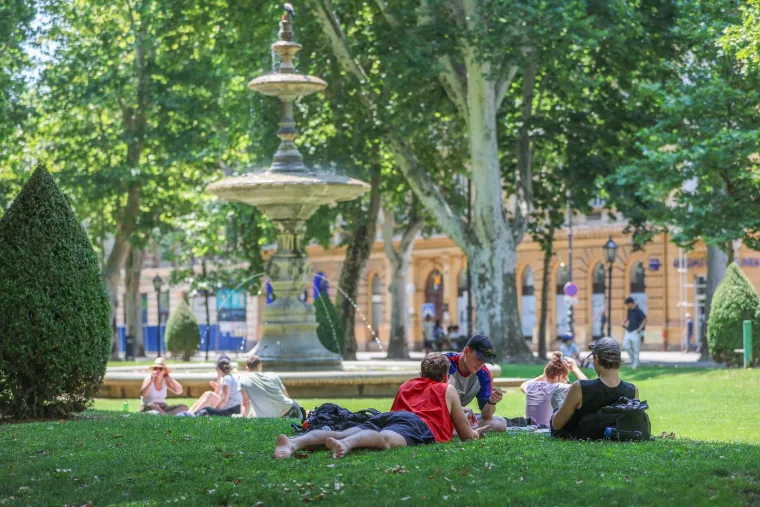 Neki rade, drugi odmaraju, ali svi gore na suncu: Pogledajte kako se Hrvatska topi na početku ljeta