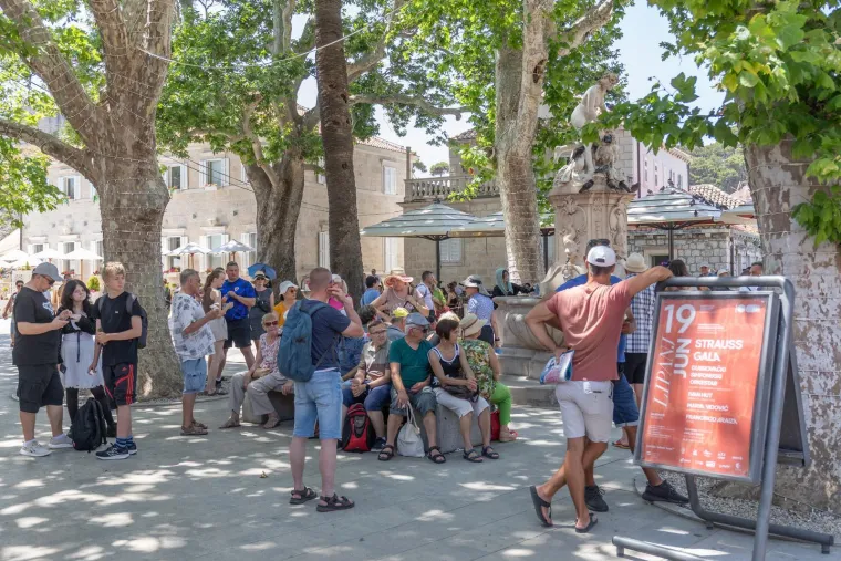 Neki rade, drugi odmaraju, ali svi gore na suncu: Pogledajte kako se Hrvatska topi na početku ljeta