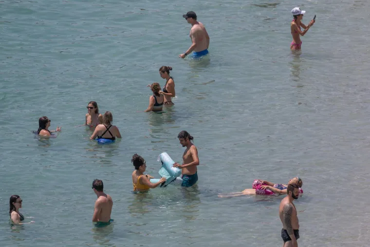 Neki rade, drugi odmaraju, ali svi gore na suncu: Pogledajte kako se Hrvatska topi na početku ljeta