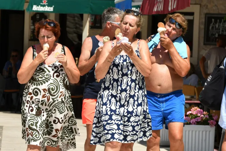 Neki rade, drugi odmaraju, ali svi gore na suncu: Pogledajte kako se Hrvatska topi na početku ljeta